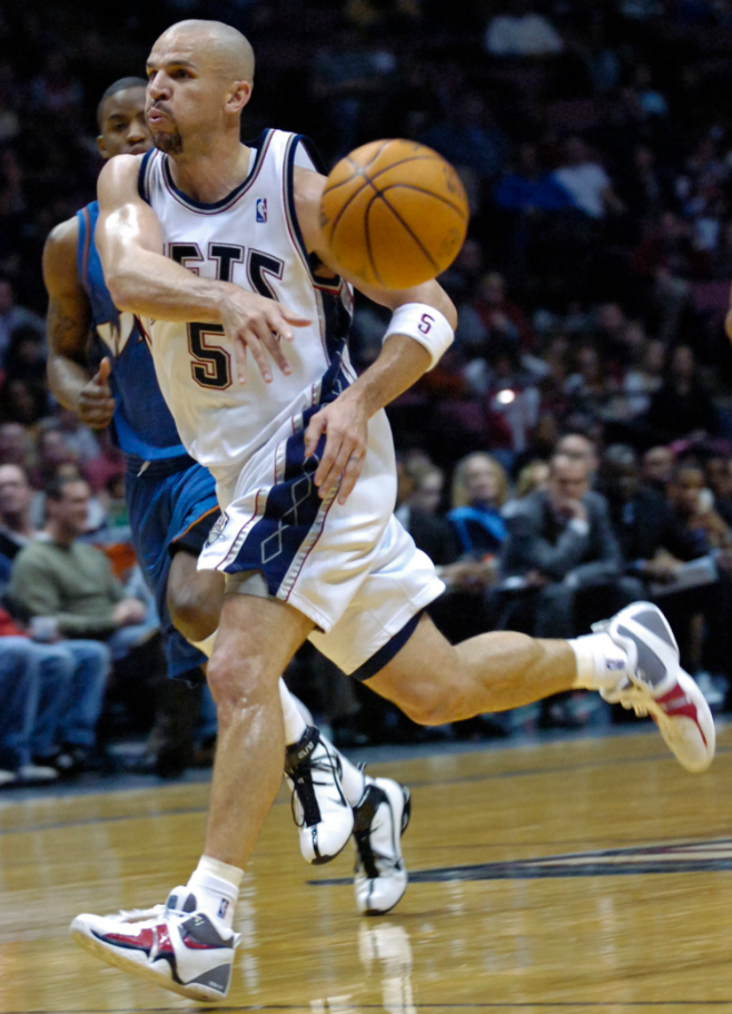 年他蝉联M, 抢下篮板后 年他蝉联M, 抢下篮板后